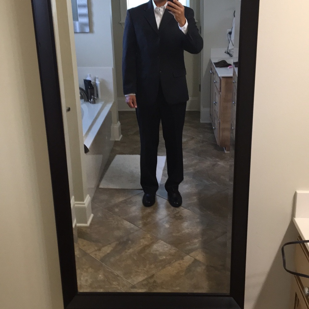 Jones New York Men’s Suit 40S 3 button